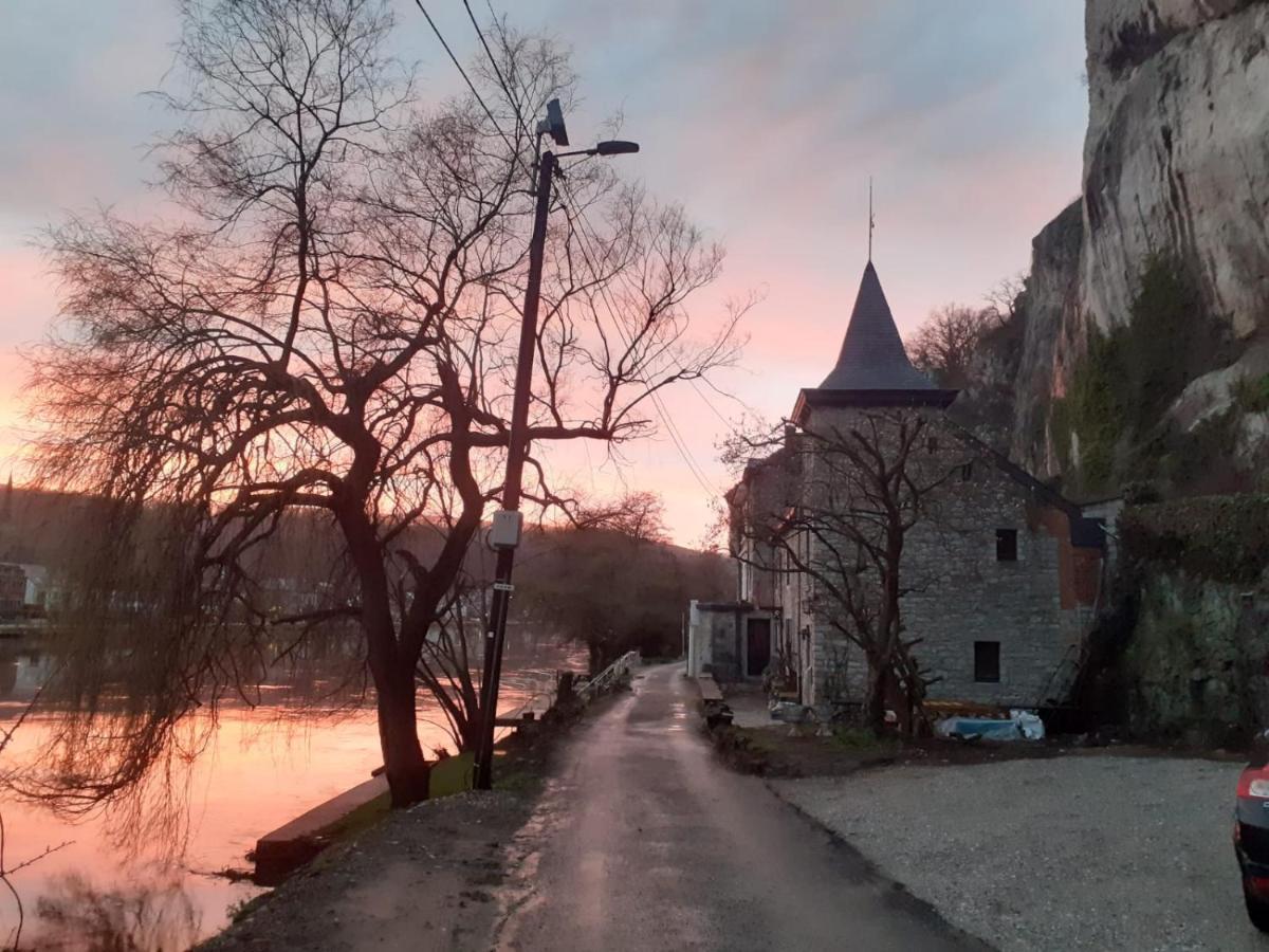 فيلا Pieds Dans L'Eau Private Wellness Bordure De Meuse Lustin المظهر الخارجي الصورة