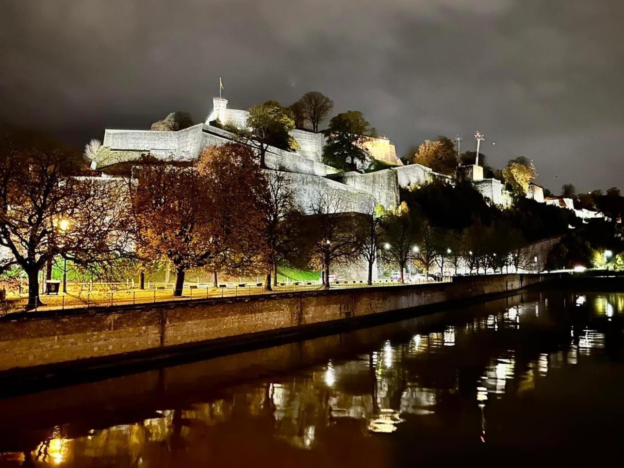 فيلا Pieds Dans L'Eau Private Wellness Bordure De Meuse Lustin المظهر الخارجي الصورة