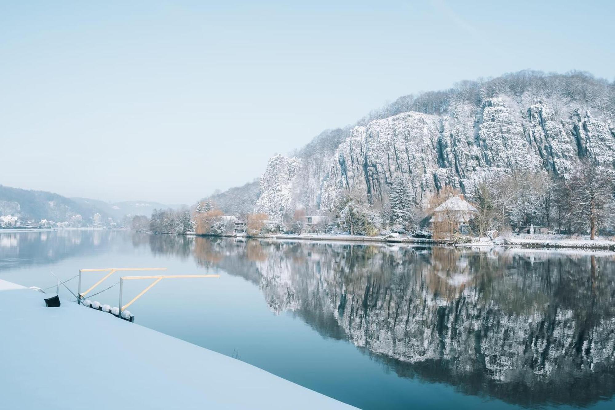 فيلا Pieds Dans L'Eau Private Wellness Bordure De Meuse Lustin المظهر الخارجي الصورة