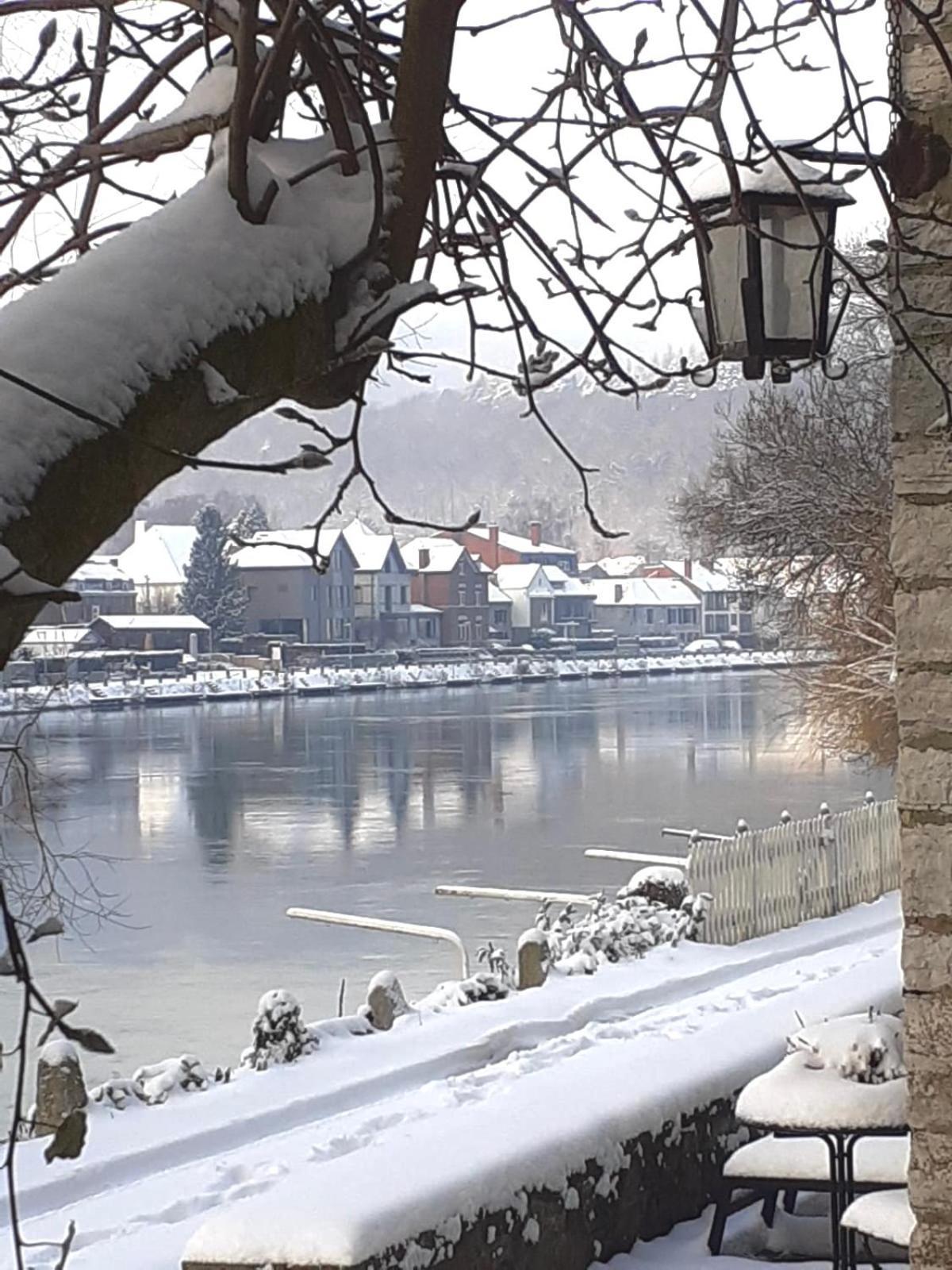 فيلا Pieds Dans L'Eau Private Wellness Bordure De Meuse Lustin المظهر الخارجي الصورة